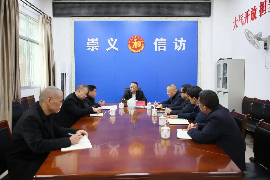 李國泉到縣人民來訪接待中心接訪